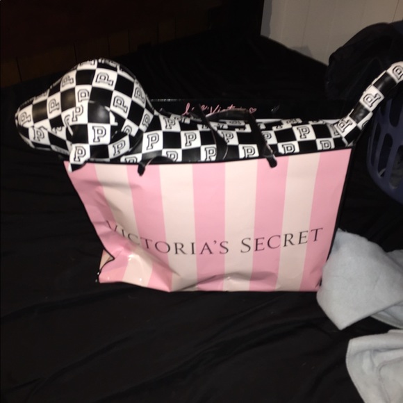 VS pink 2018 fashion show dog - Picture 2 of 2